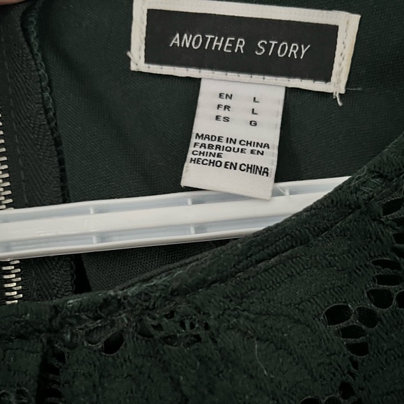 Dark green lace dress with pockets - Picture 2 of 3